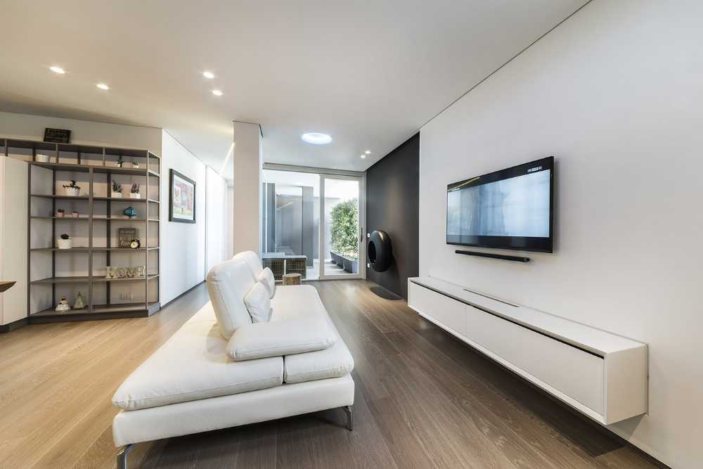 Dynamic volumes and solid wood materiality: the renovation creates contemporary atmospheres around the winter garden