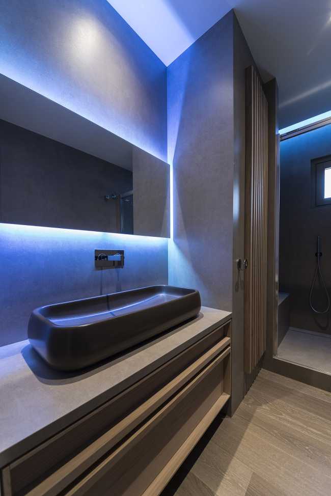 Volúmenes dinámicos y materialidad de madera maciza: la reestructuración crea atmósferas contemporáneas en torno al jardín de invierno