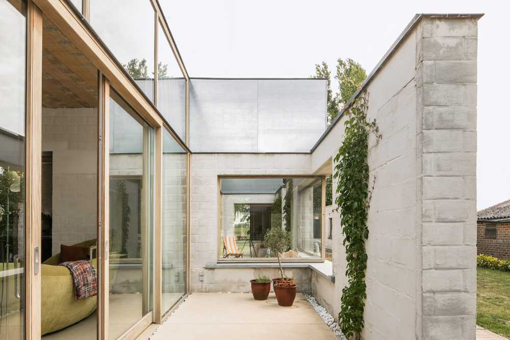 C-VL House: from inconspicuous bungalow to home with original building elements and spontaneous living spaces
