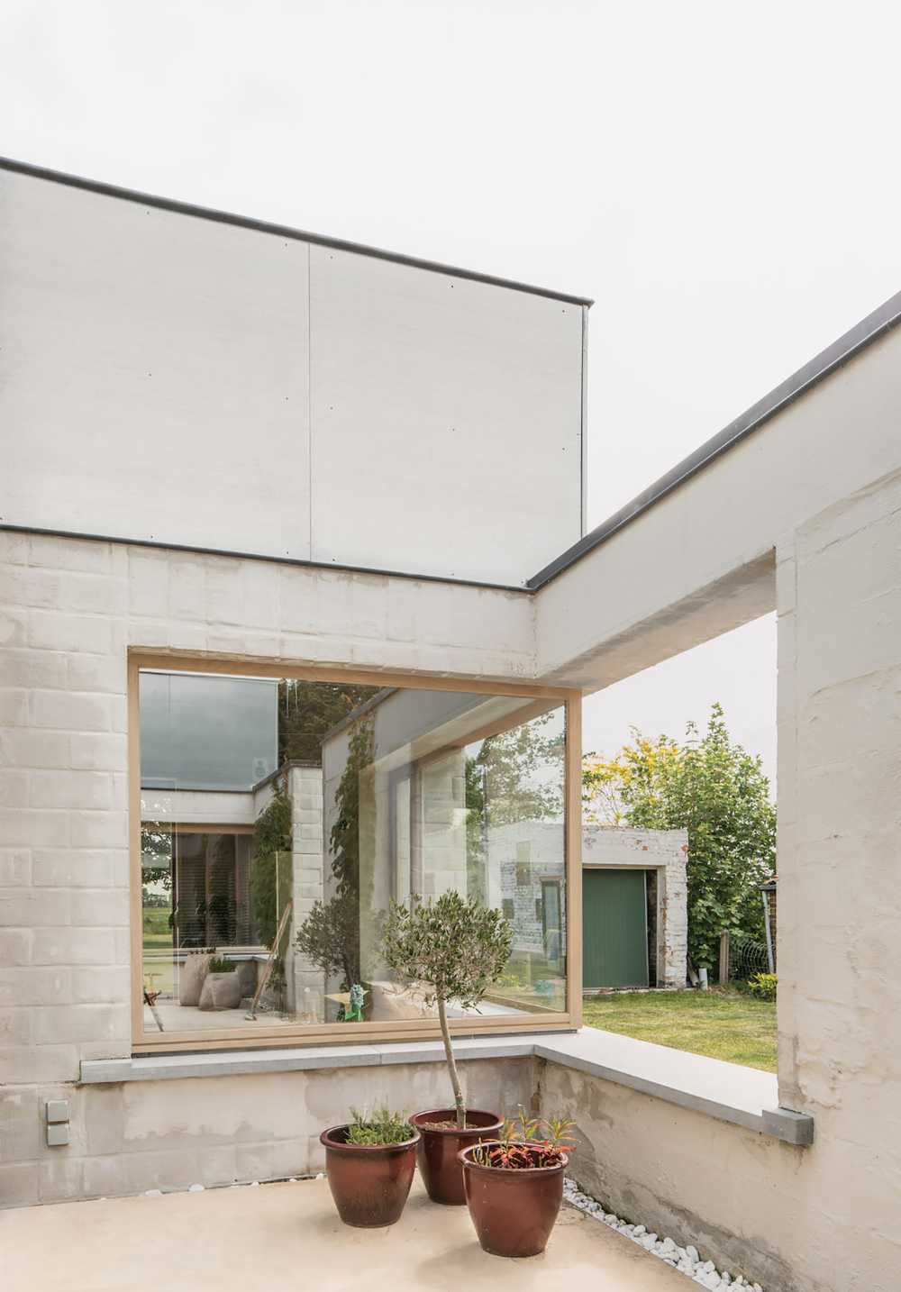 C-VL House: from inconspicuous bungalow to home with original building elements and spontaneous living spaces