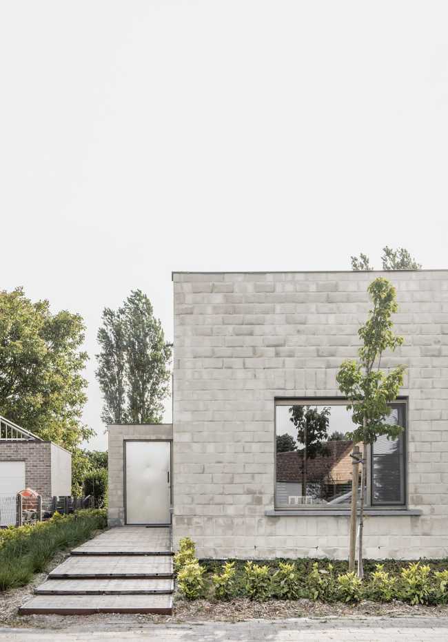 Maison C-VL: d'un bungalow discret à une maison avec des éléments de construction originaux et des espaces pour vivre spontanément