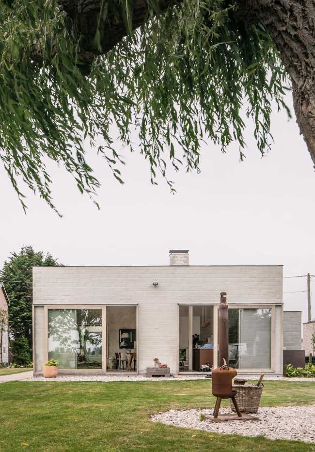 Maison C-VL: d'un bungalow discret à une maison avec des éléments de construction originaux et des espaces pour vivre spontanément