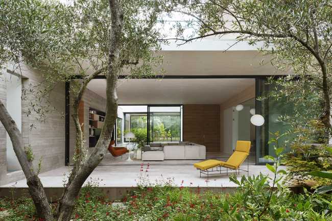 Progetto CH, a private residence intertwined with cosy interiors and verdant outdoor spaces