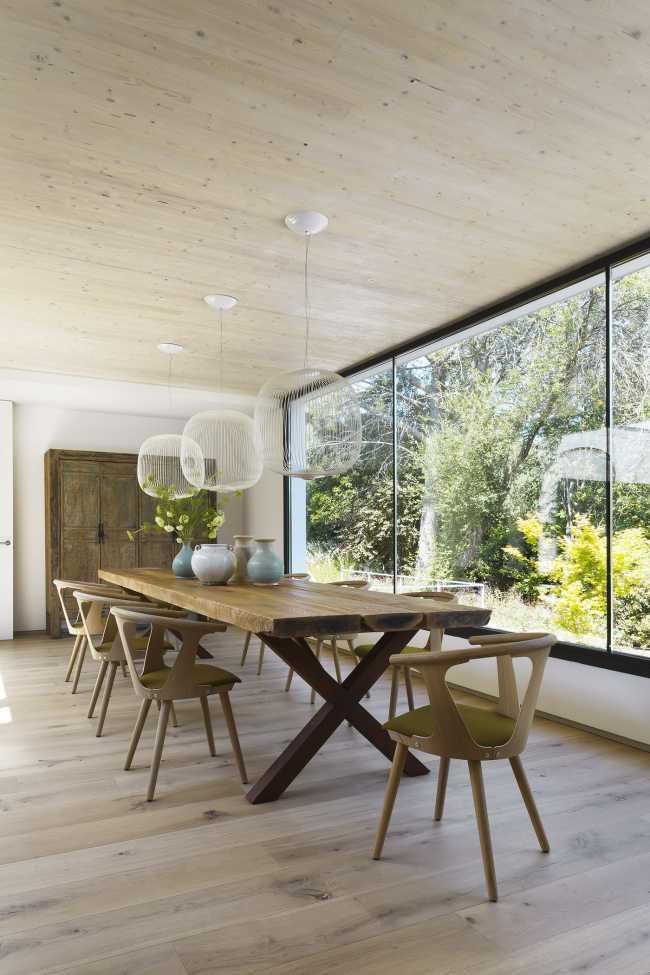 Progetto CH, a private residence intertwined with cosy interiors and verdant outdoor spaces