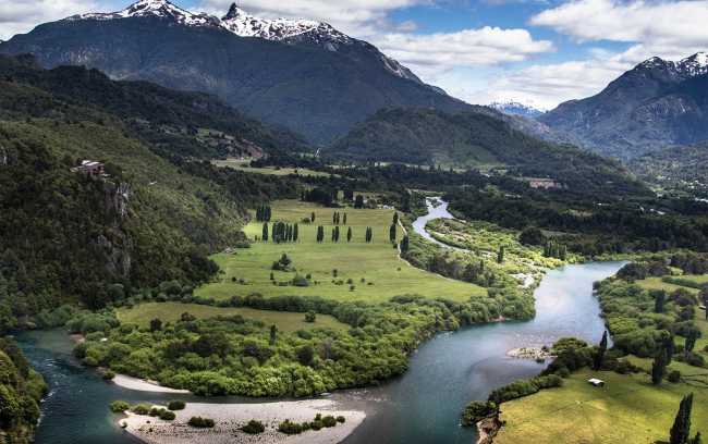 Uman Lodge in Cile, texture di legno e viste mozzafiato