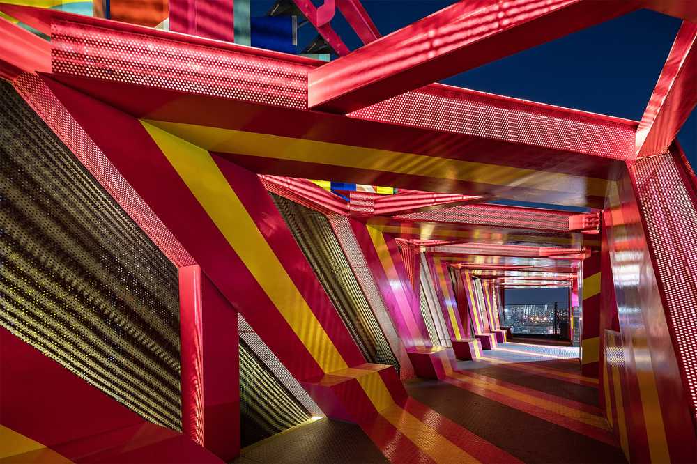 Architecture of Autonomy: instalación interactiva y atractiva para una identidad visual