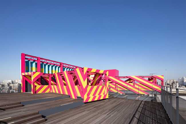 Architecture of Autonomy: instalación interactiva y atractiva para una identidad visual