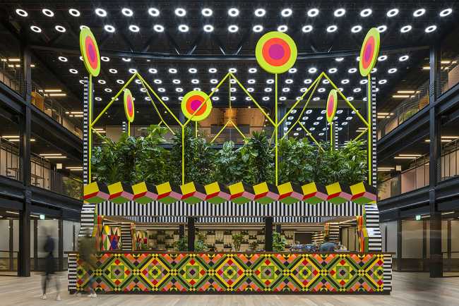 Atoll. Artist installations to attract the public to a new pedestrian path