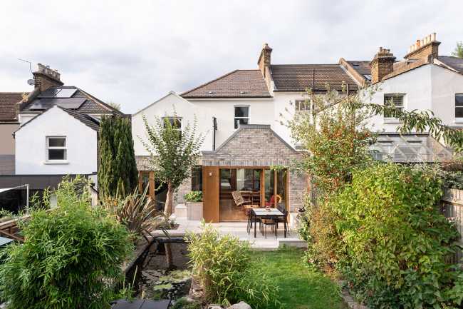 Challenge in London: a home to experience a year-round green life, the Harefield Road East House