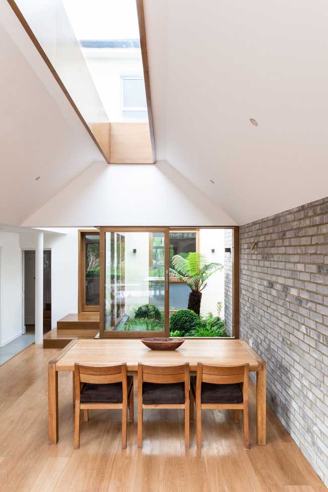 Challenge in London: a home to experience a year-round green life, the Harefield Road East House
