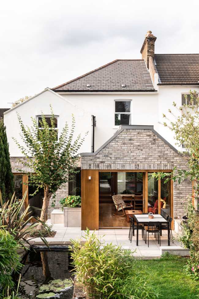 Challenge in London: a home to experience a year-round green life, the Harefield Road East House