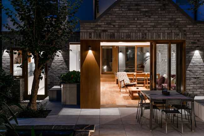 Challenge in London: a home to experience a year-round green life, the Harefield Road East House