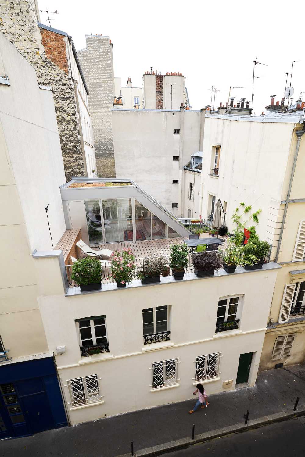 The roof terrace, an exclusive environment to experience the seasons in the heart of France