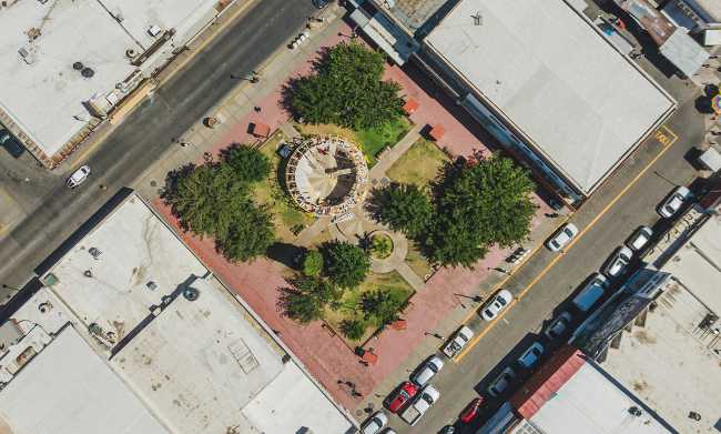 Foro ciudadano Antelia. Cilindro circular de madera reúne a los habitantes de la ciudad