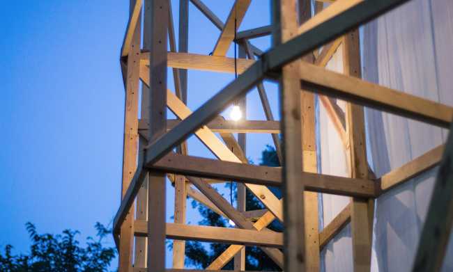 Foro ciudadano Antelia. Cilindro circular de madera reúne a los habitantes de la ciudad