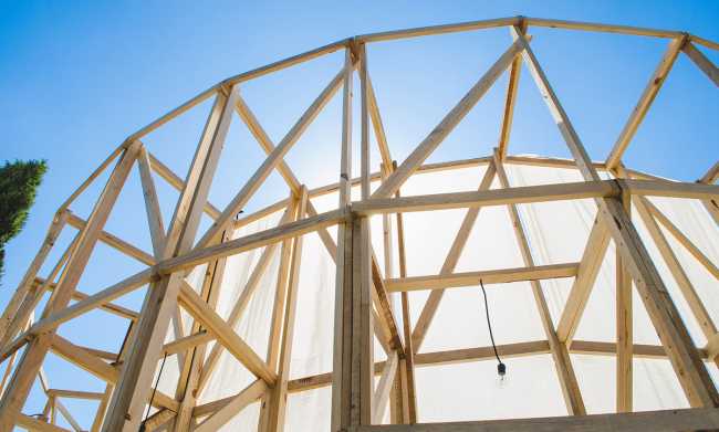 Foro ciudadano Antelia. Cilindro circular de madera reúne a los habitantes de la ciudad