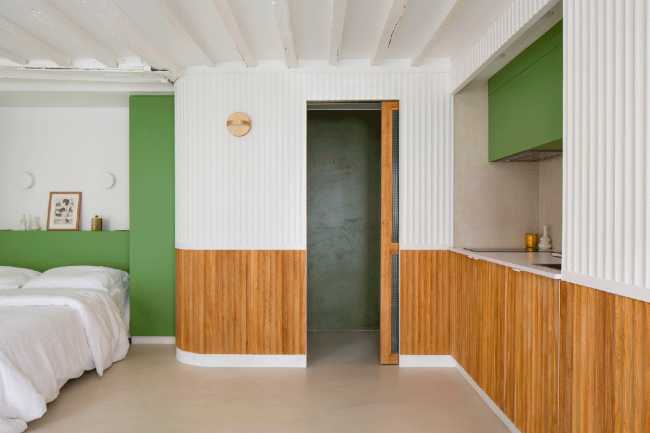 The renovation of a pied-à-terre in Paris adds light and functionality to an old building