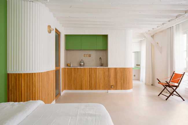 The renovation of a pied-à-terre in Paris adds light and functionality to an old building