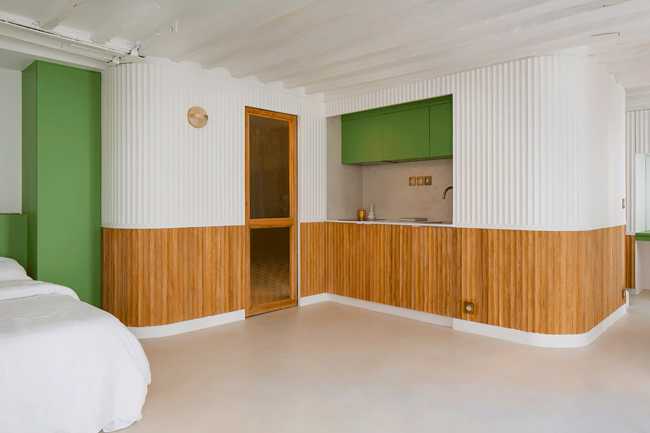 The renovation of a pied-à-terre in Paris adds light and functionality to an old building