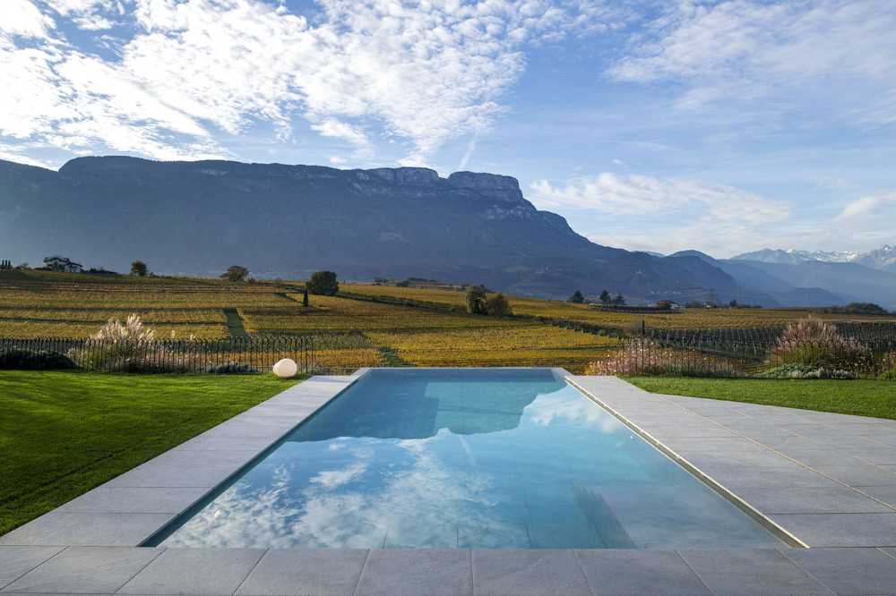 An organised architecture for Villa EB. A luxurious residence on the renowned Strada del Vino