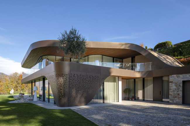 An organised architecture for Villa EB. A luxurious residence on the renowned Strada del Vino
