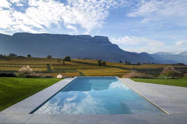 An organised architecture for Villa EB. A luxurious residence on the renowned Strada del Vino