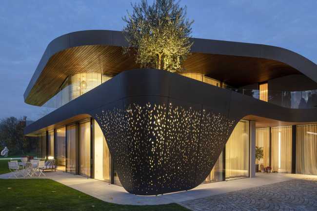 An organised architecture for Villa EB. A luxurious residence on the renowned Strada del Vino