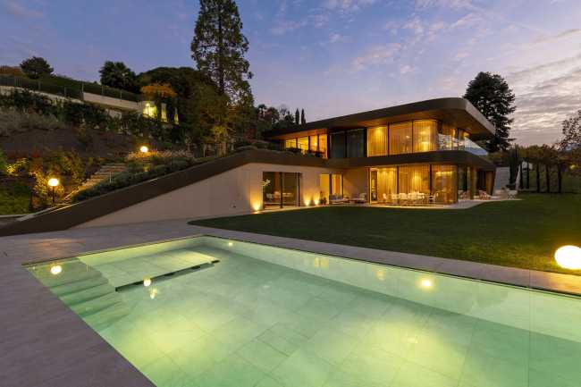 An organised architecture for Villa EB. A luxurious residence on the renowned Strada del Vino