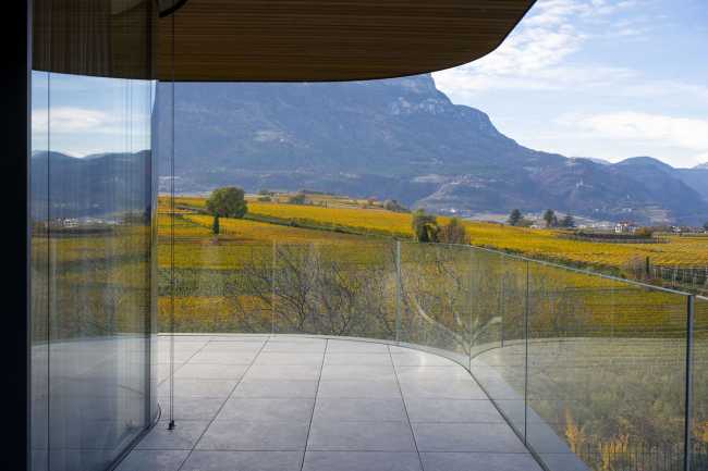 An organised architecture for Villa EB. A luxurious residence on the renowned Strada del Vino