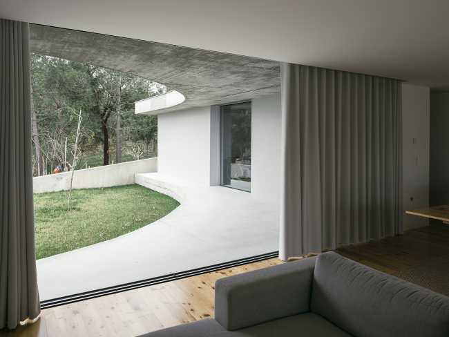 Gloma House, two organically shaped cement slabs define the architecture