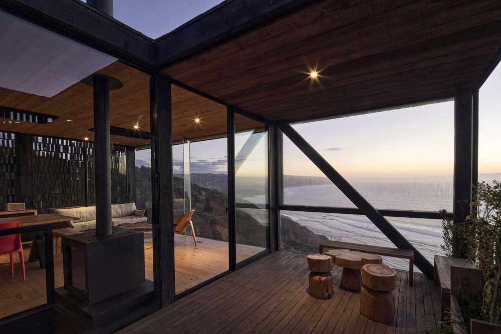 An architecture overlooking the ocean, Panal House is a spellbinding spectator of the Chilean landscape
