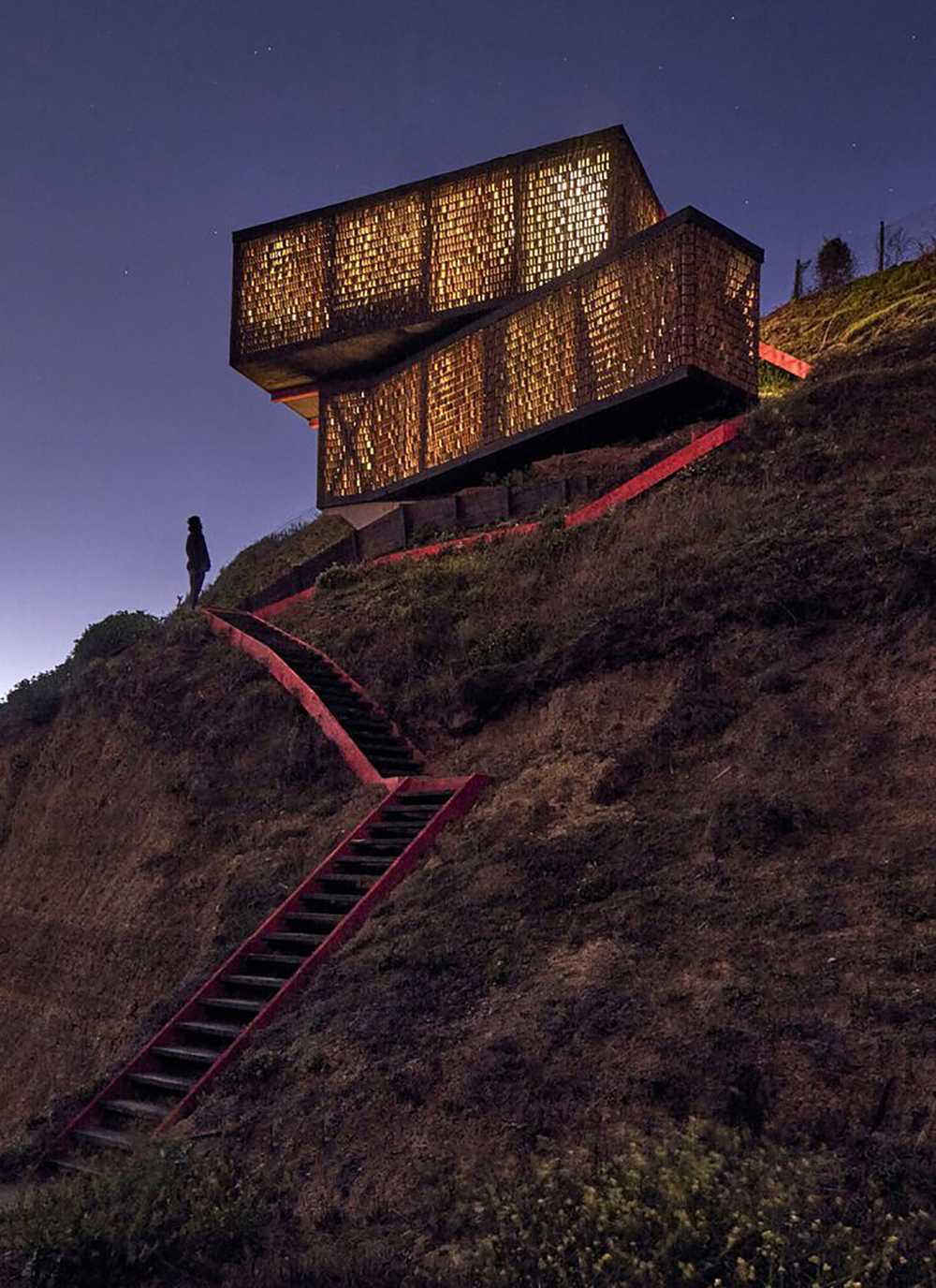 An architecture overlooking the ocean, Panal House is a spellbinding spectator of the Chilean landscape