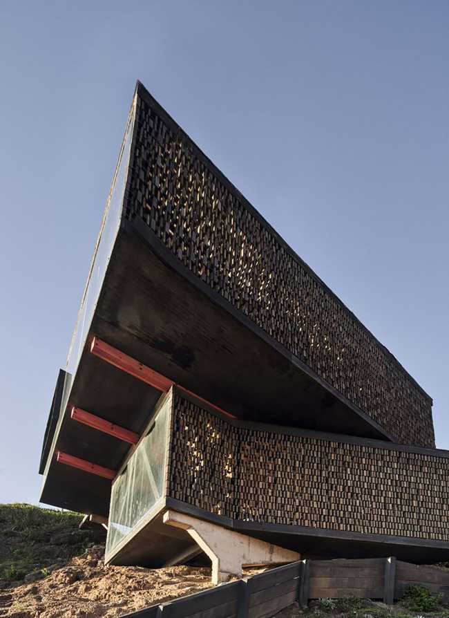 Une architecture surplombant l'océan, la Panal House est un spectateur ensorcelant du paysage chilien