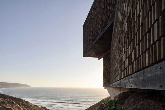 Une architecture surplombant l'océan, la Panal House est un spectateur ensorcelant du paysage chilien