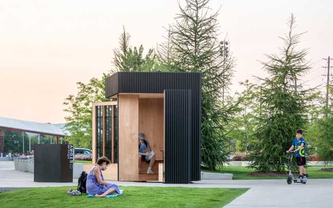 The Story Pod: landmark dedicato all’arte della lettura di giorno, lanterna urbana d’atmosfera di notte