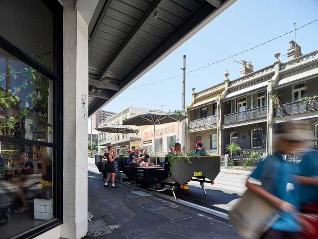 People Parkers, un jardín portátil que se apropia del espacio de estacionamiento de los automóviles para devolvérselo a las personas