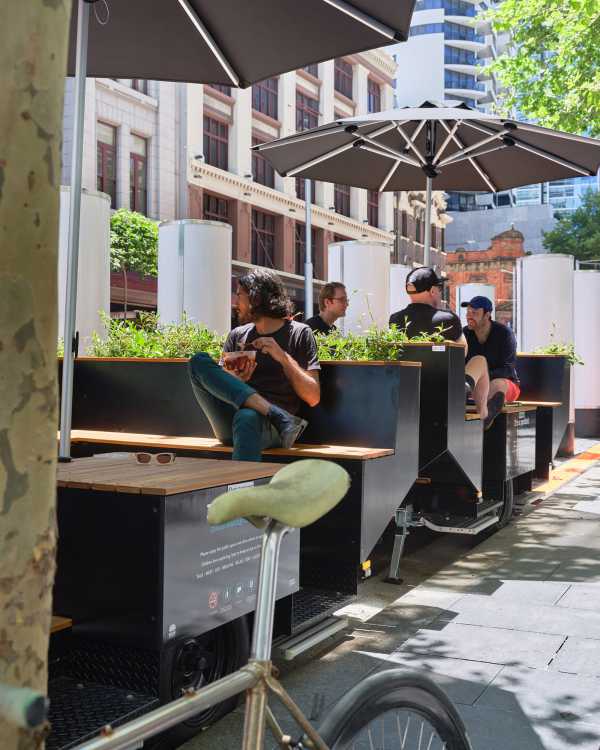 People Parkers, un jardín portátil que se apropia del espacio de estacionamiento de los automóviles para devolvérselo a las personas