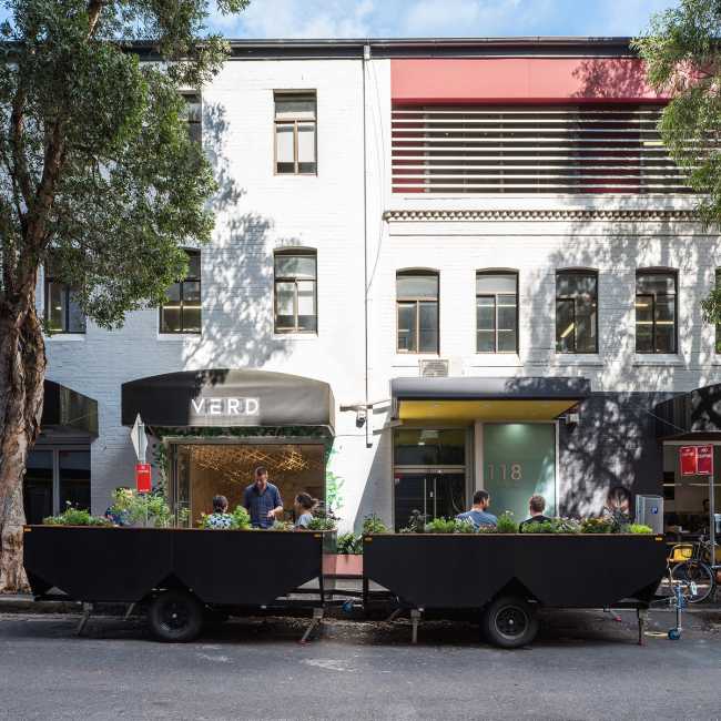 People Parkers, un jardín portátil que se apropia del espacio de estacionamiento de los automóviles para devolvérselo a las personas