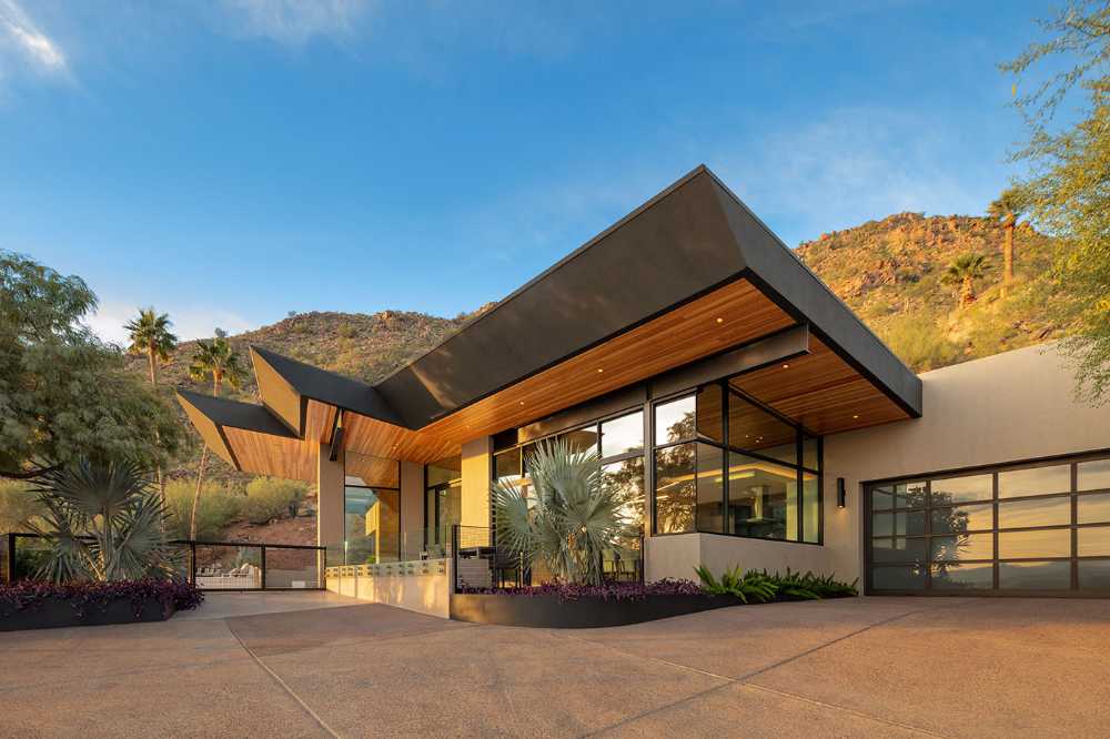Cholla Vista: A monumental canopy with angled ceilings overlooking Paradise Valley
