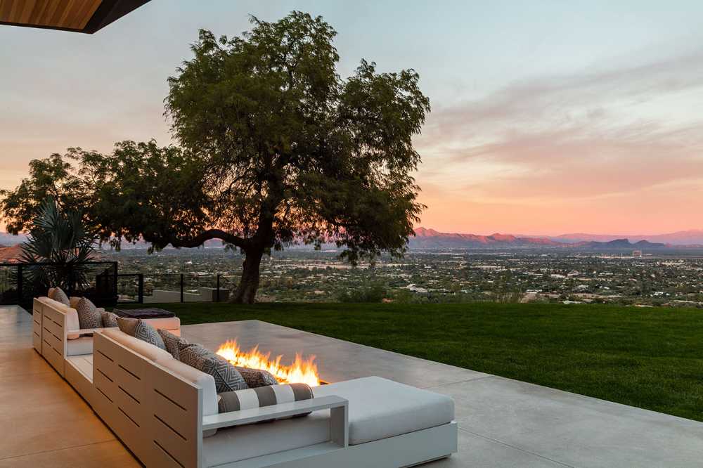 Cholla Vista: A monumental canopy with angled ceilings overlooking Paradise Valley