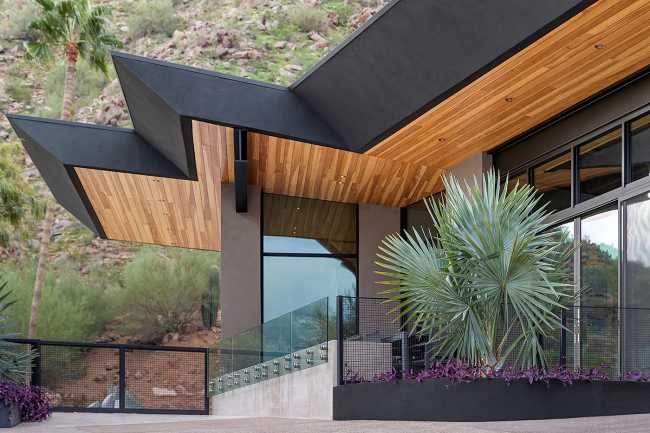 Cholla Vista: monumentale baldacchino dai soffitti angolati si proietta su Paradise Valley