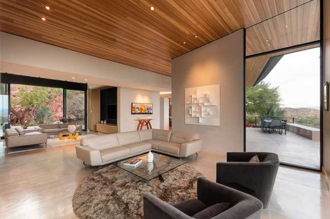 Cholla Vista: monumentale baldacchino dai soffitti angolati si proietta su Paradise Valley