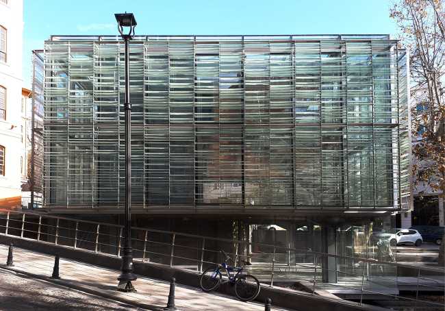 The Urban Redevelopment around the Theodosius Cistern in Istanbul breaks down time barriers by bringing awareness of the hidden historical heritage