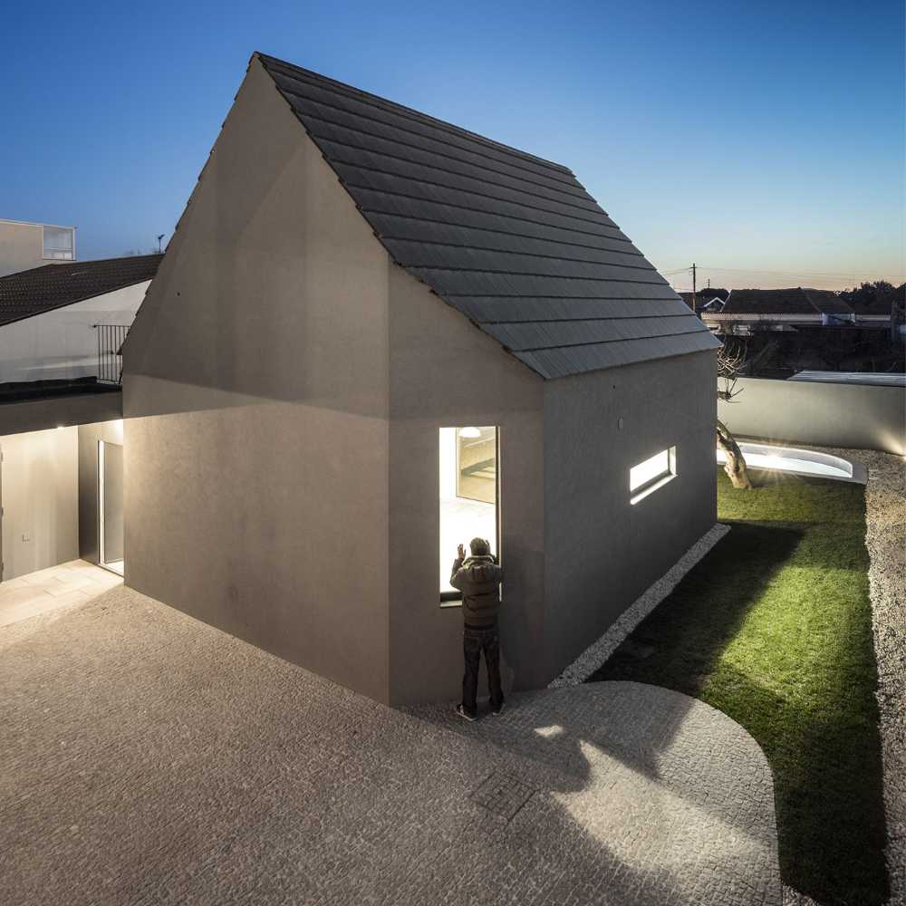 Architecture as a re-elaboration of its origins: Casa Amélia