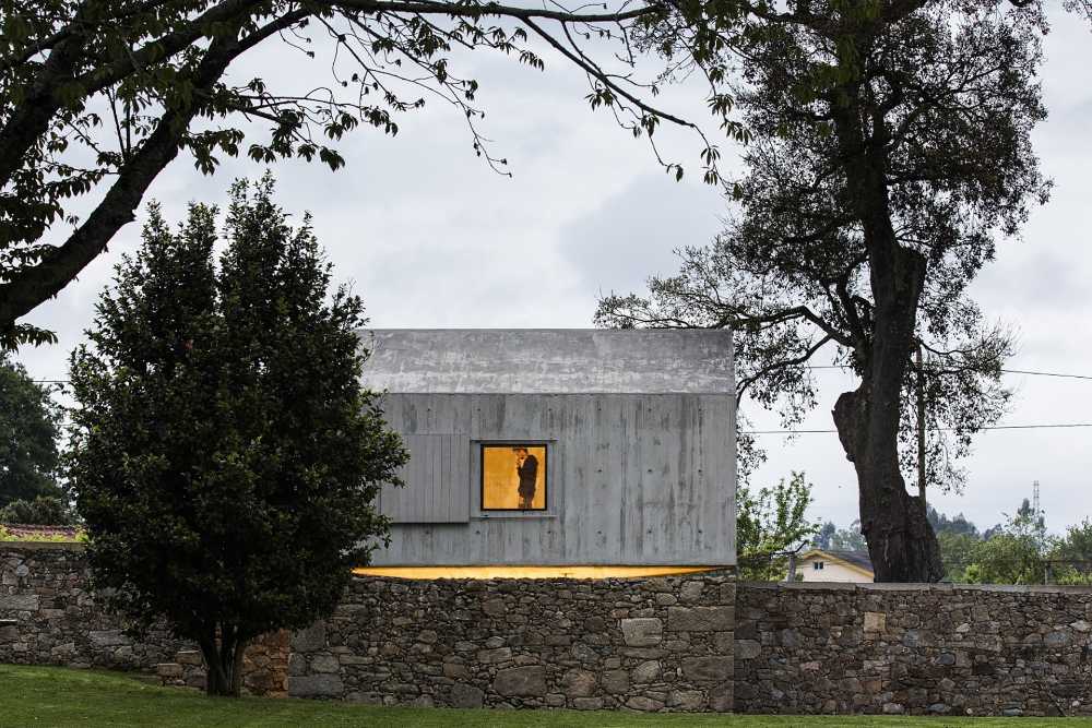 Giving new life to an old dovecote. A project based on enchantment and childhood fantasies