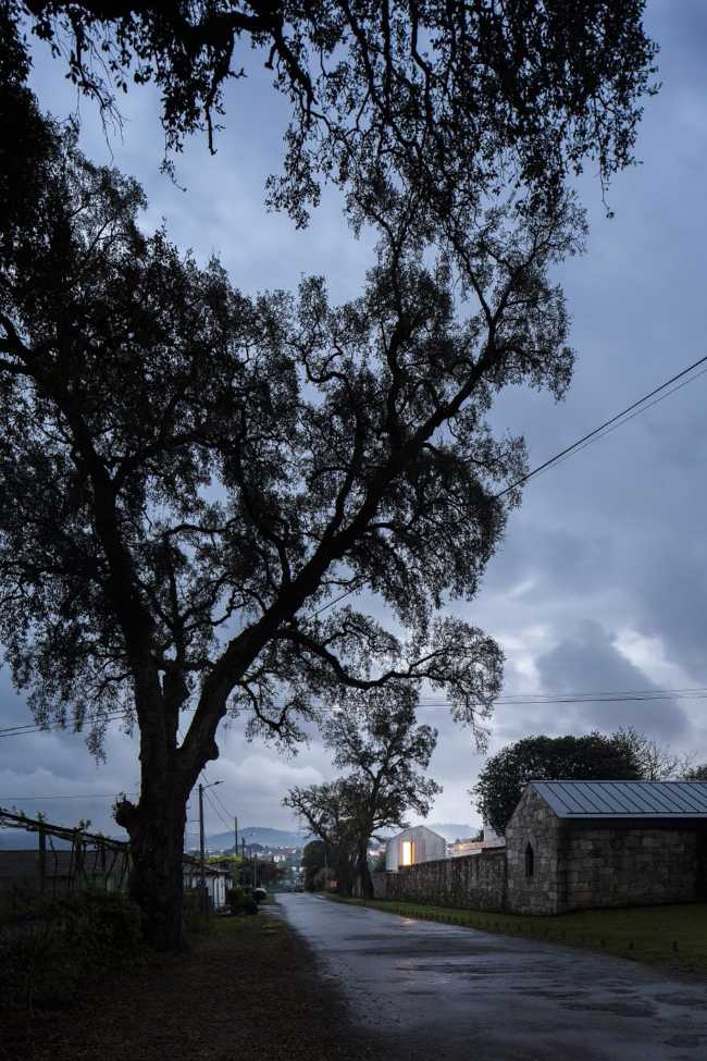 Giving new life to an old dovecote. A project based on enchantment and childhood fantasies