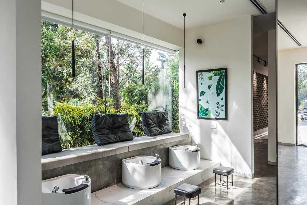 Myst Salon and Spa, from the tradition of the first Indian barber shops, a wellness experience among the foliage and the design