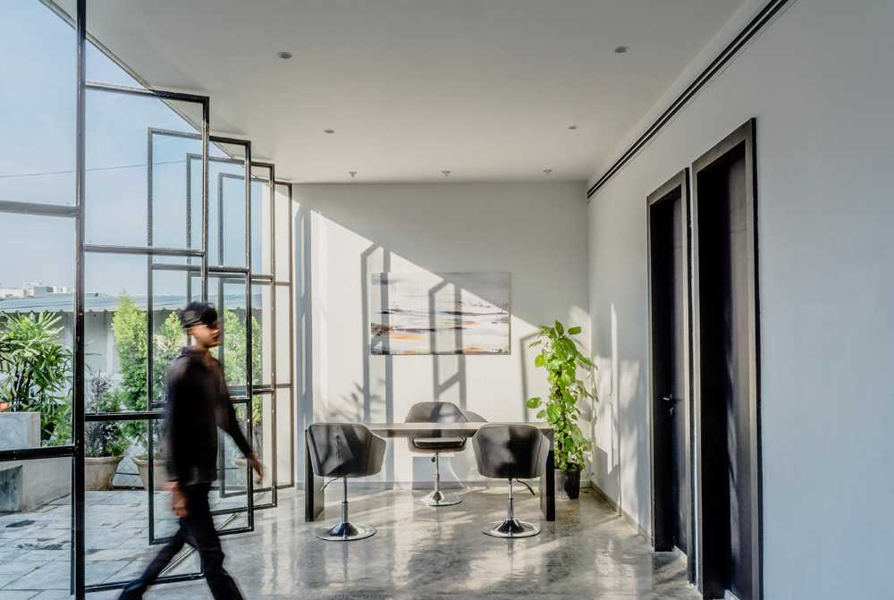Myst Salon and Spa, from the tradition of the first Indian barber shops, a wellness experience among the foliage and the design