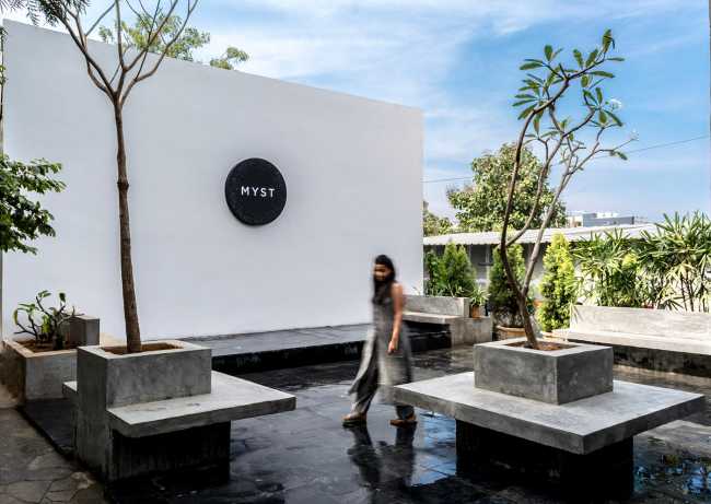 Myst Salon and Spa, from the tradition of the first Indian barber shops, a wellness experience among the foliage and the design