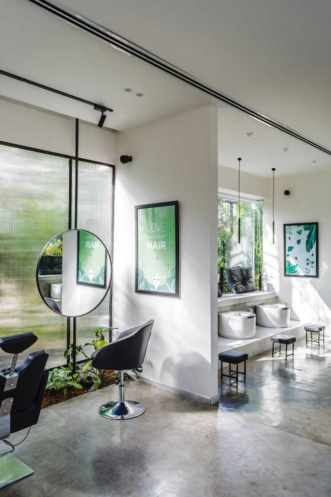 Myst Salon and Spa, from the tradition of the first Indian barber shops, a wellness experience among the foliage and the design